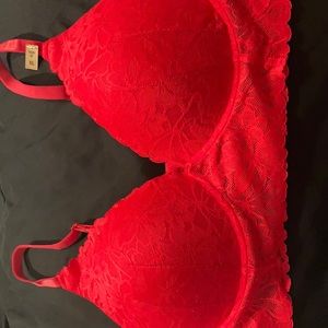 Red push-up bra with adjustable straps